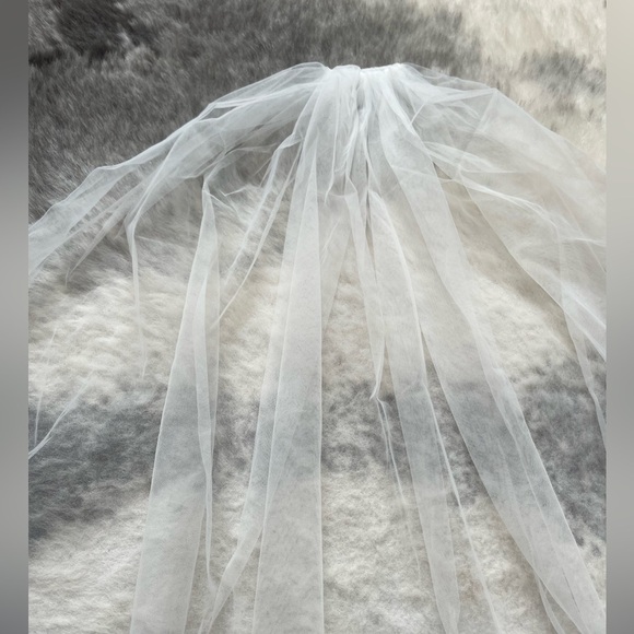 Fingertip Raw Edge Wedding Veil (Ivory) - Picture 8 of 8